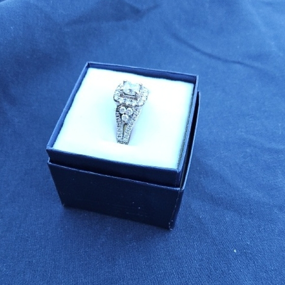 White Gold Diamond HALO Ring with Intricate Band - Picture 5 of 9